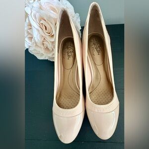 Life Stride Women’s Nude Patent Toe Wedge Pumps